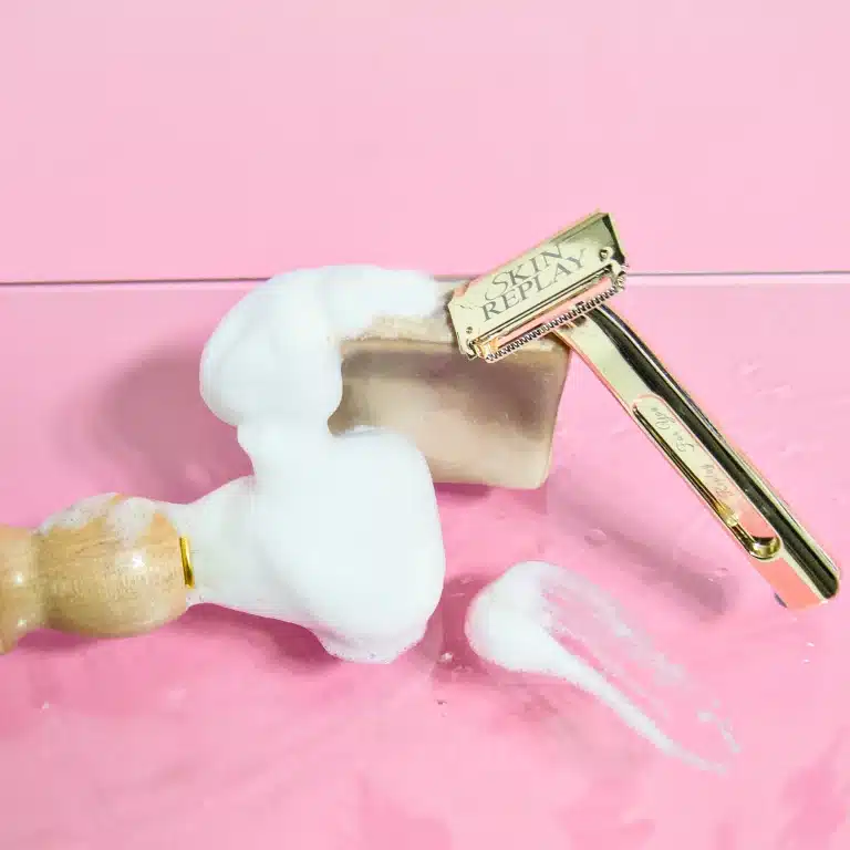 The Skin Replay twin-blade safety razor to prevent ingrown hair and razor bumps by skin replay