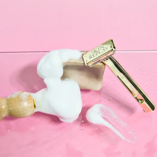 The Skin Replay twin-blade safety razor to prevent ingrown hair and razor bumps by skin replay